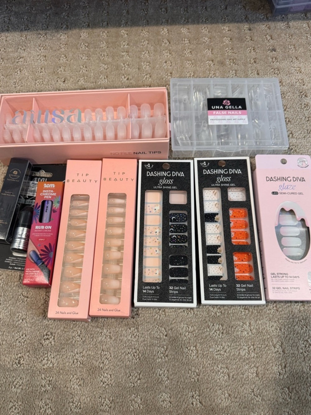 Dashing Diva & Tip Beauty Nail Kit with Assorted Press-On Tips